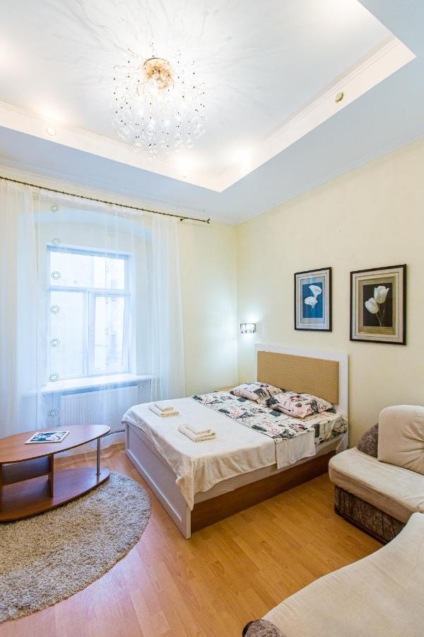 біля дзиги сучасна на вулиці вірменській 35 * Lviv