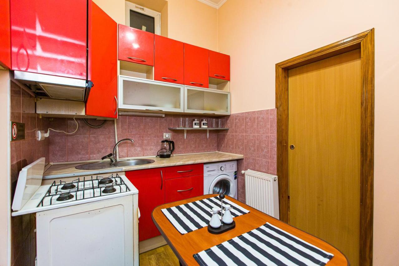 біля дзиги сучасна на вулиці вірменській 35 * Lviv