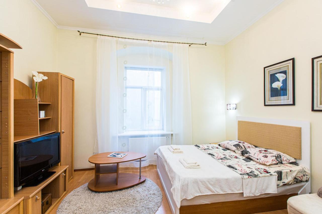 біля дзиги сучасна на вулиці вірменській 35 * Lviv